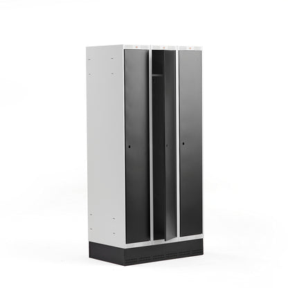 Garderobeskap CLASSIC, sokkel, 3 seksjoner, H1890 B900 D550 mm, svart