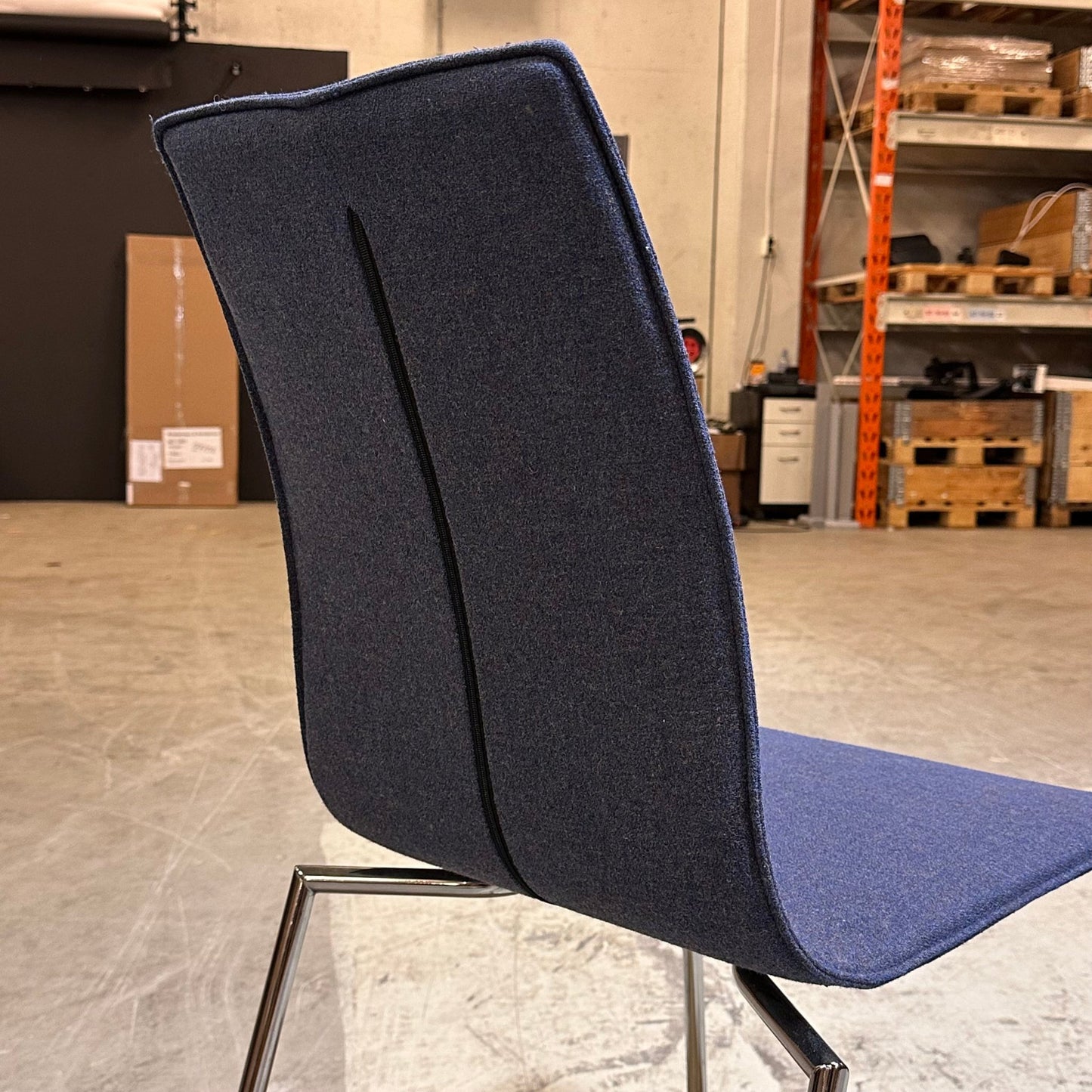 Møteromsstol fra ForaForm, blå