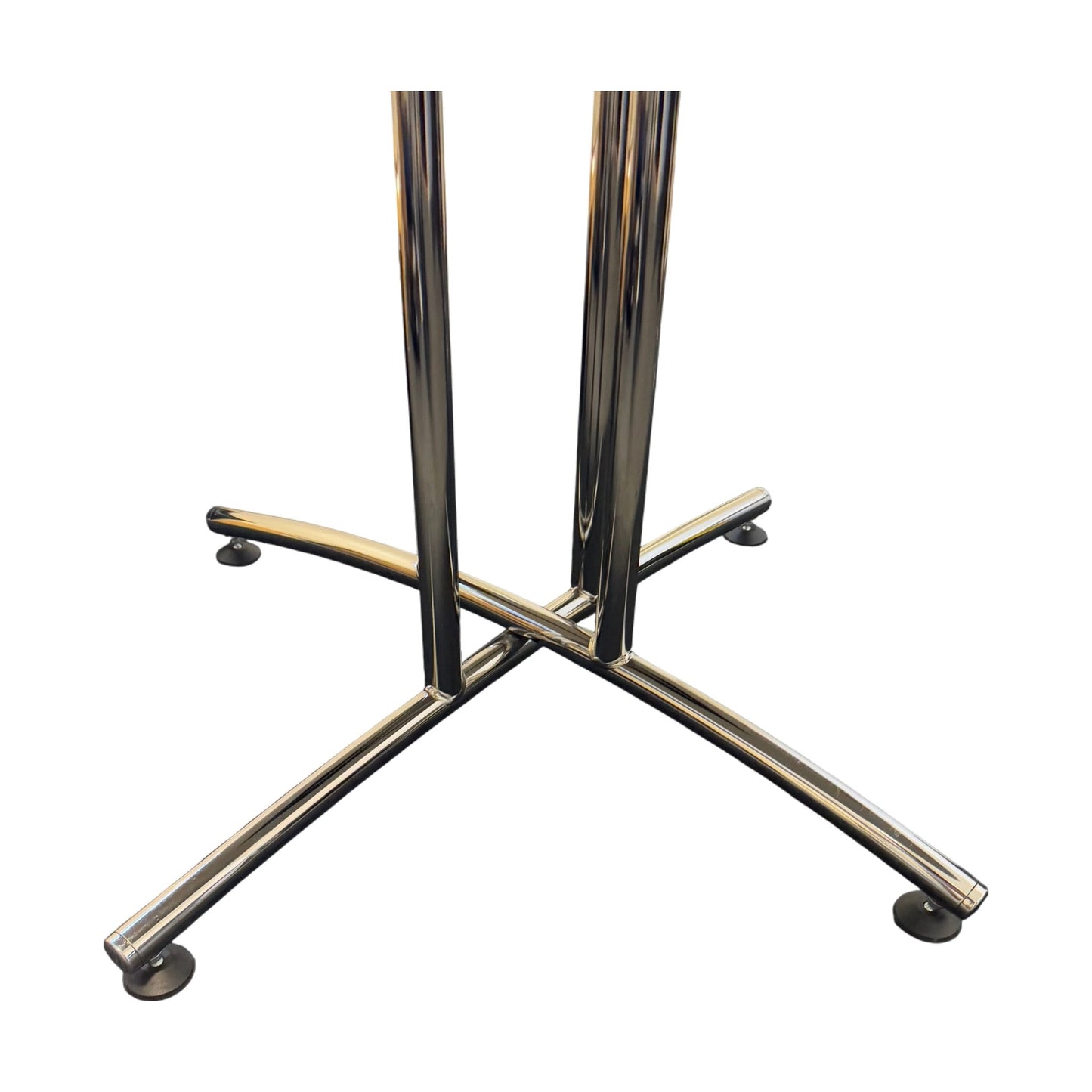 Hvitt rundt bord m/ kromben