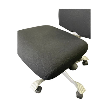 HAG H05 kontorstol med nakkestøtte, svart