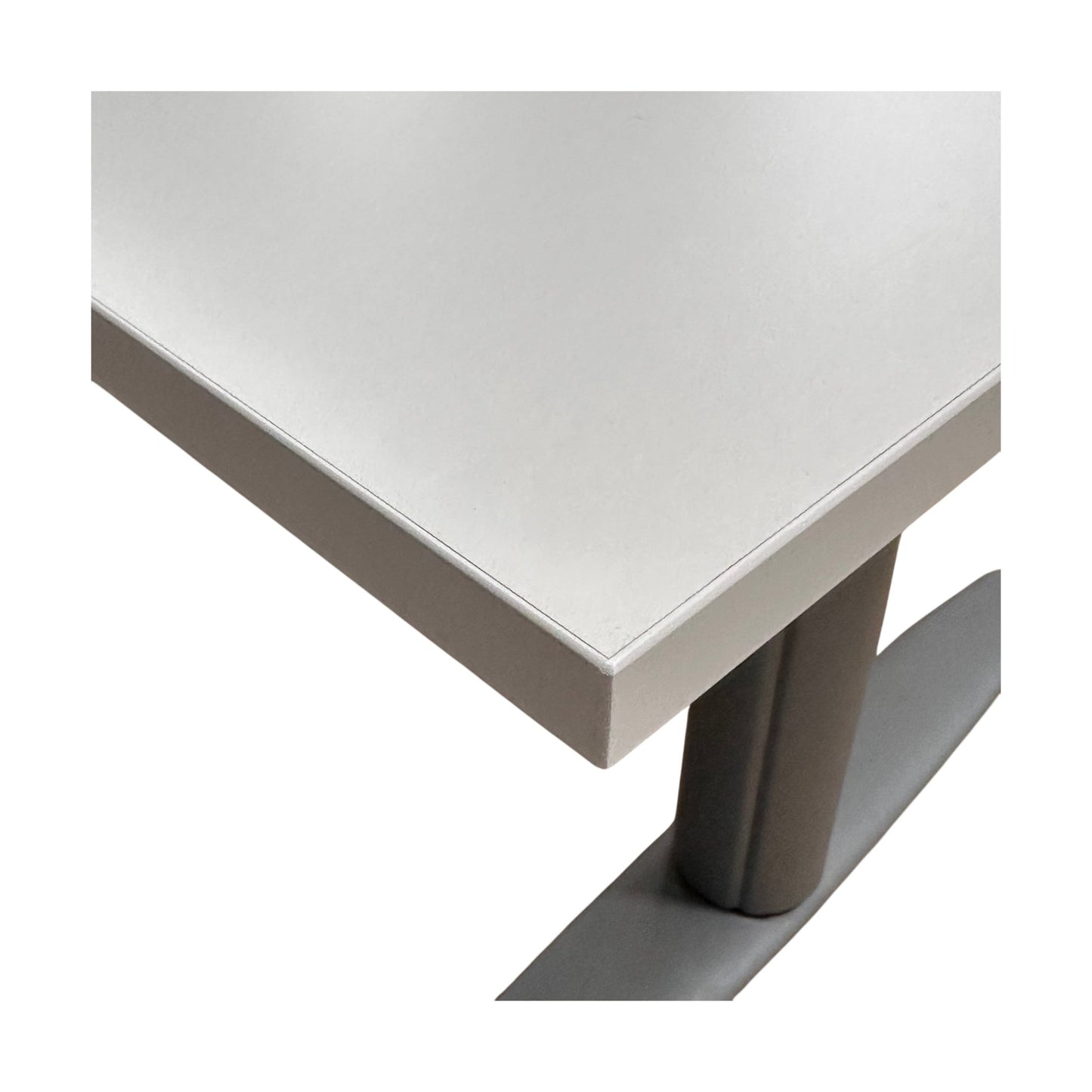 Elektrisk hev/senk skrivebord med ny bordplate fra Kinnarps, 120x80 cm