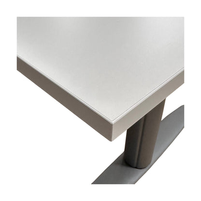 Elektrisk hev/senk skrivebord med ny bordplate fra Kinnarps, 120x80 cm