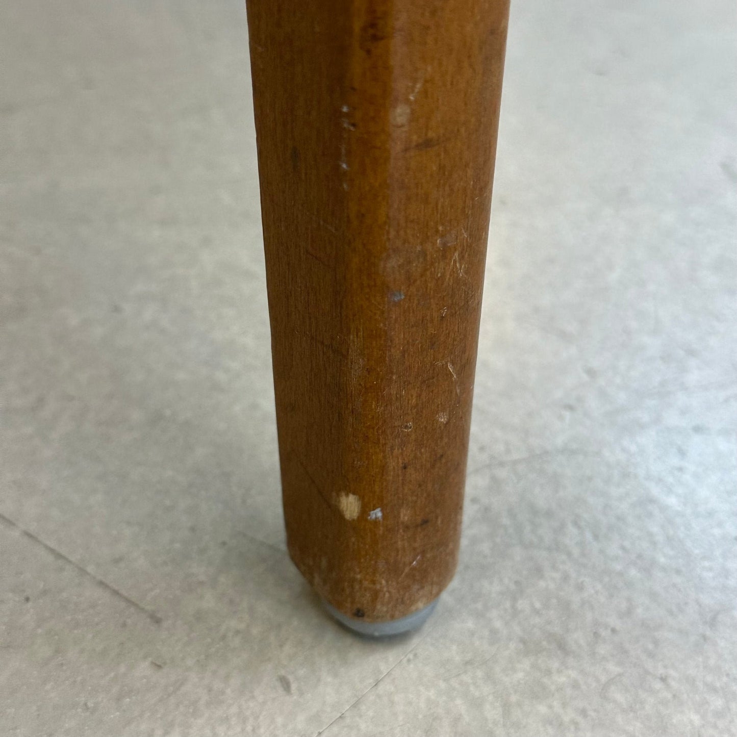 Spisestol, trefarget, skinnsete