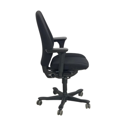 Kinnarps Synchrone 9000 kontorstol fra Kinnarps, svart stoff