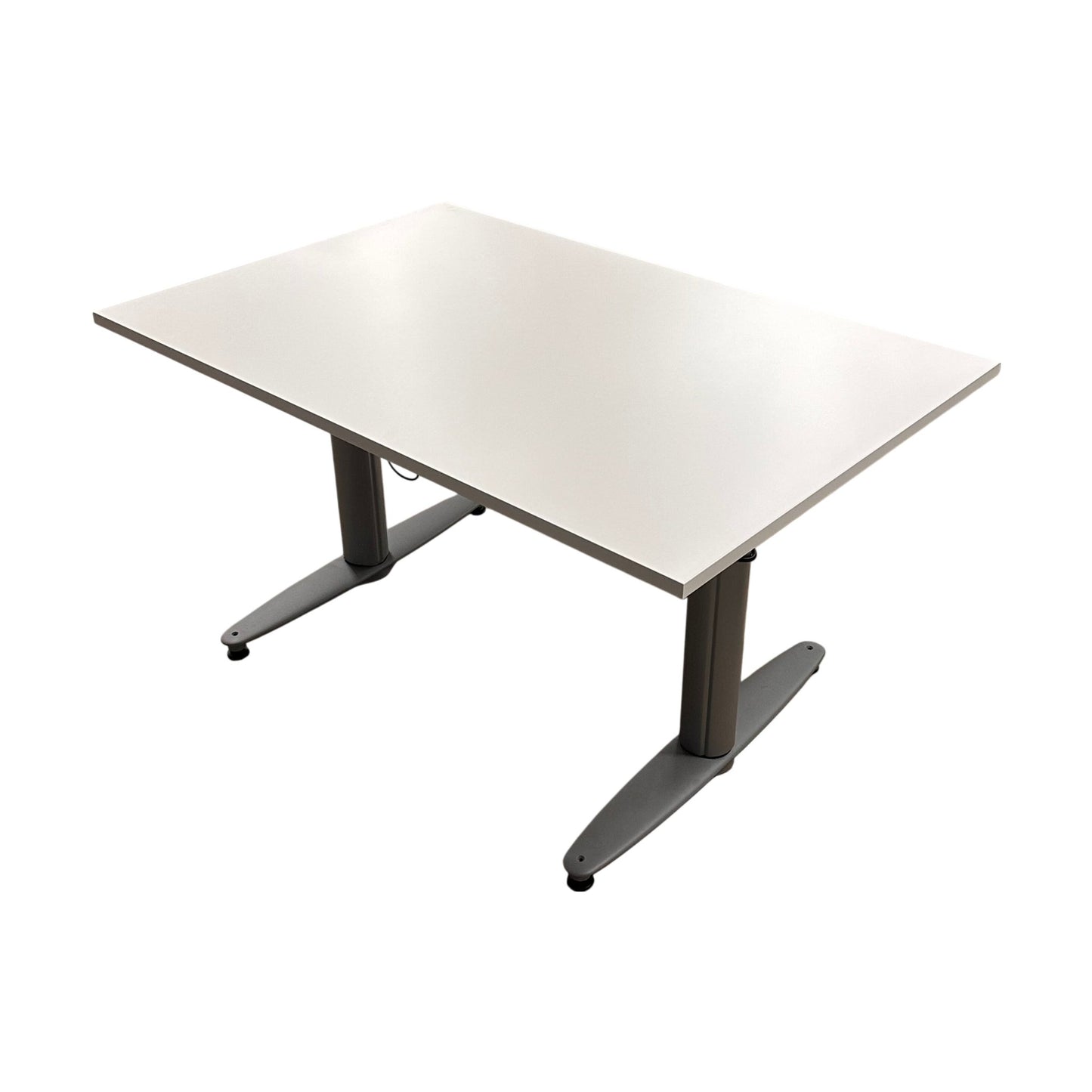 Elektrisk hev/senk skrivebord med ny bordplate fra Kinnarps, 120x80 cm