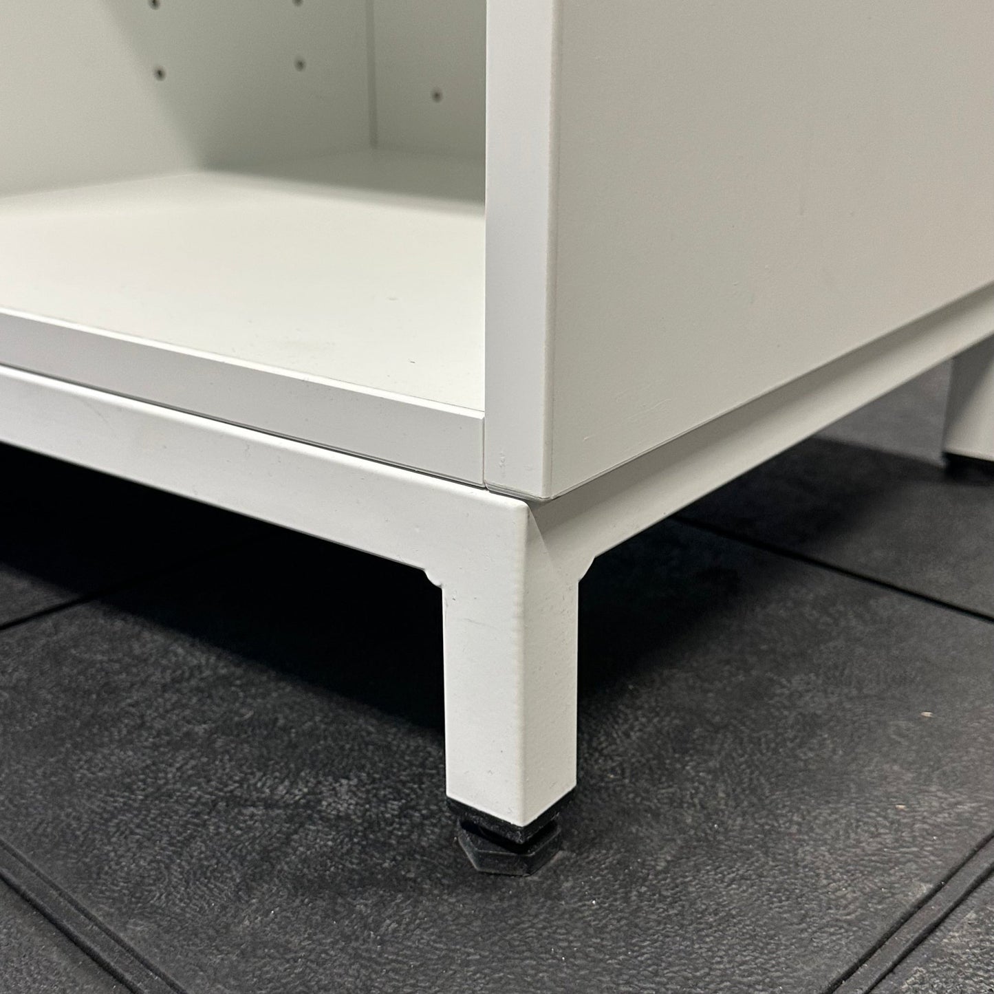 Bokhylle i hvit fra QBUS – 3 hyller, B120 cm