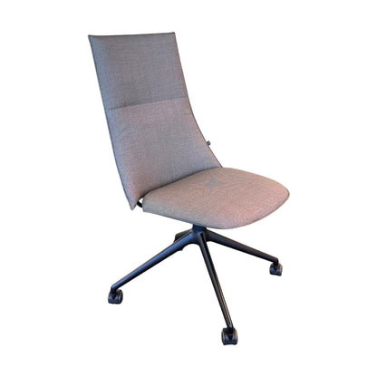 Fjell 5ER møteromsstol fra Fora Form, mørk grønn