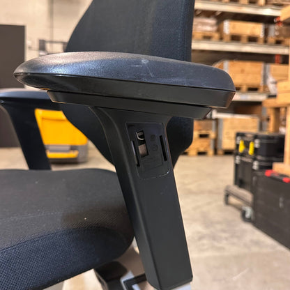 Mereo 220 kontorstol fra RH Logic, sort