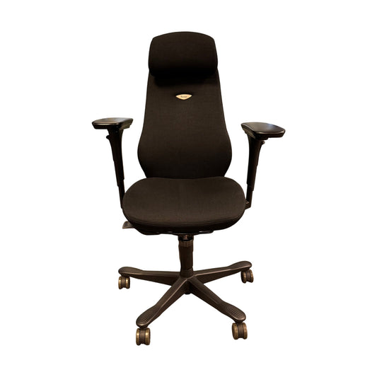 Kinnarps Synchrone 8000 kontorstol med nakkestøtte og armlener i sort