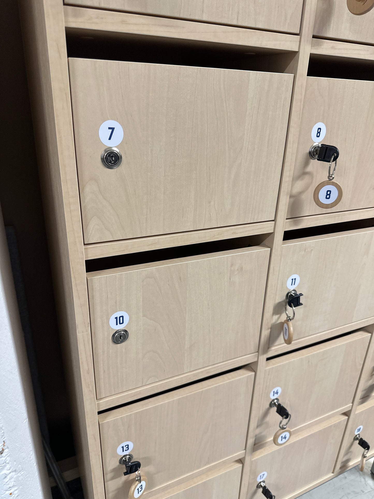 Småromskap bjørk, BxDxH 980x400x1780, 18 rom