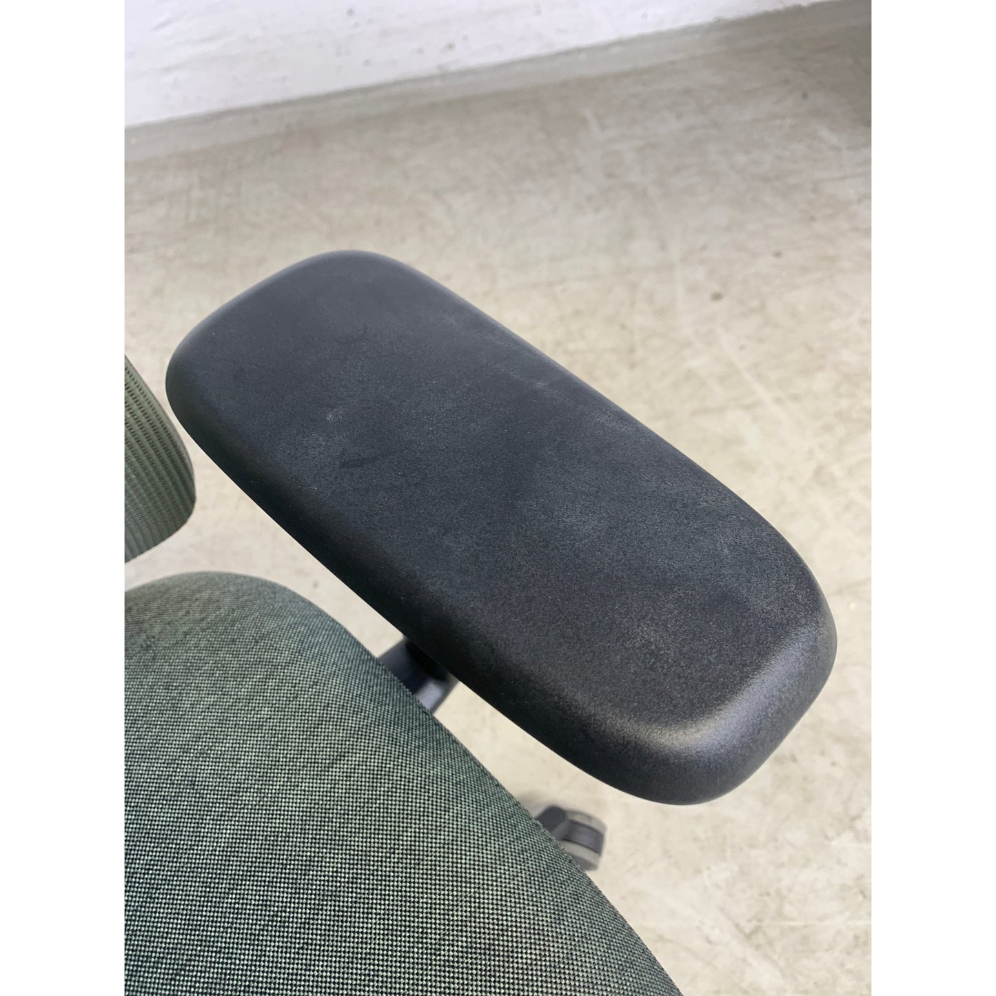 Herman Miller Verus, Hemlock Green