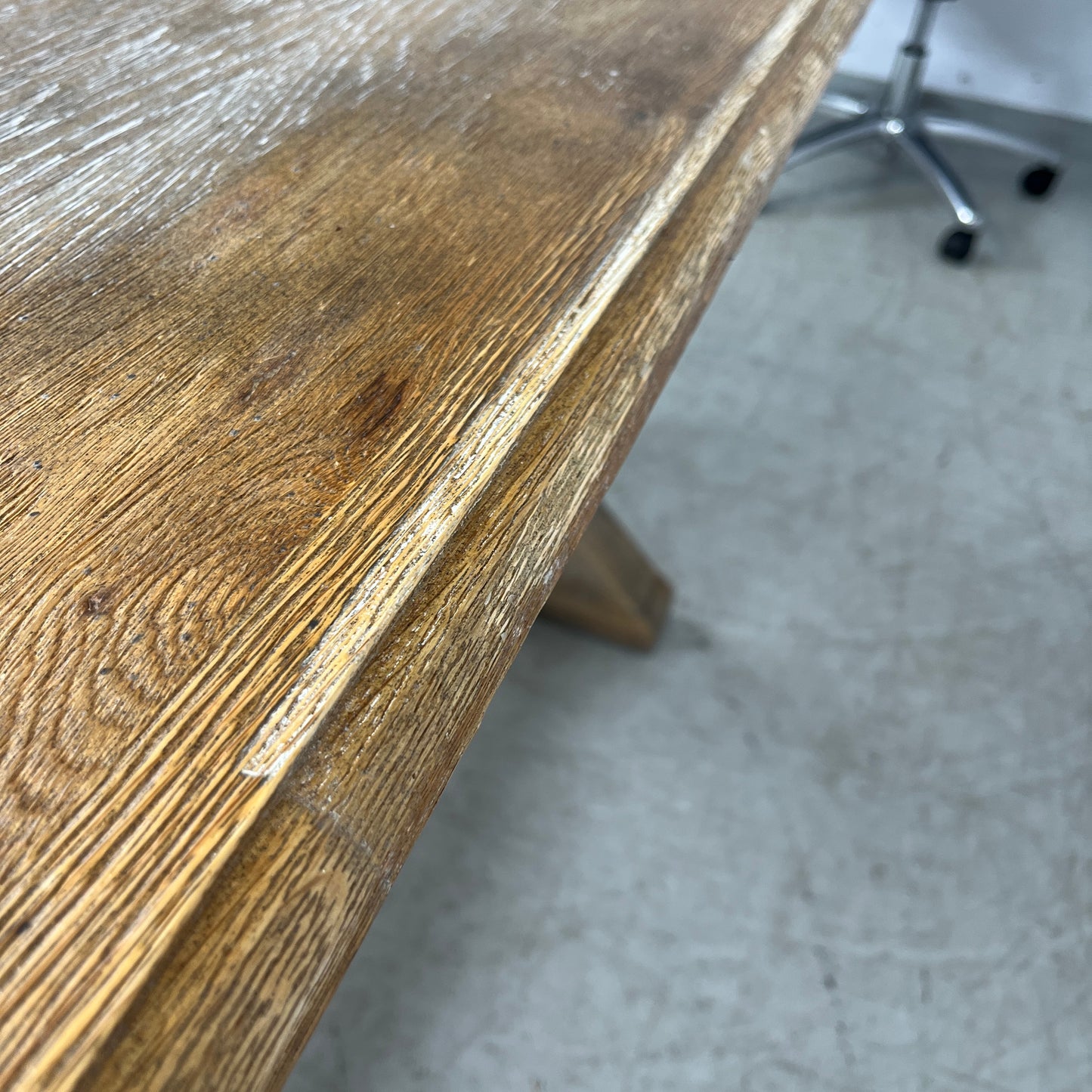 Retro spisebord i naturlig tre