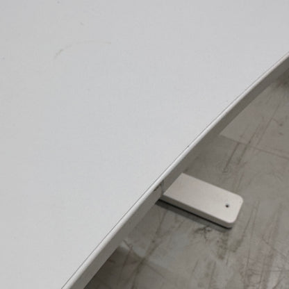 Elektrisk hev/senk skrivebord fra Kinnarps, hvit, 180x80 cm