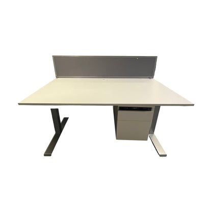 Elektrisk hev/senk skrivebord fra Kinnarps, hvit laminat, 160x80 cm