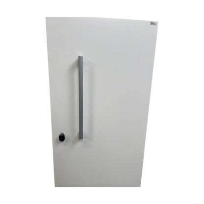 Låsbar tårnskap fra Kinnarps, åpning venstre, hvit