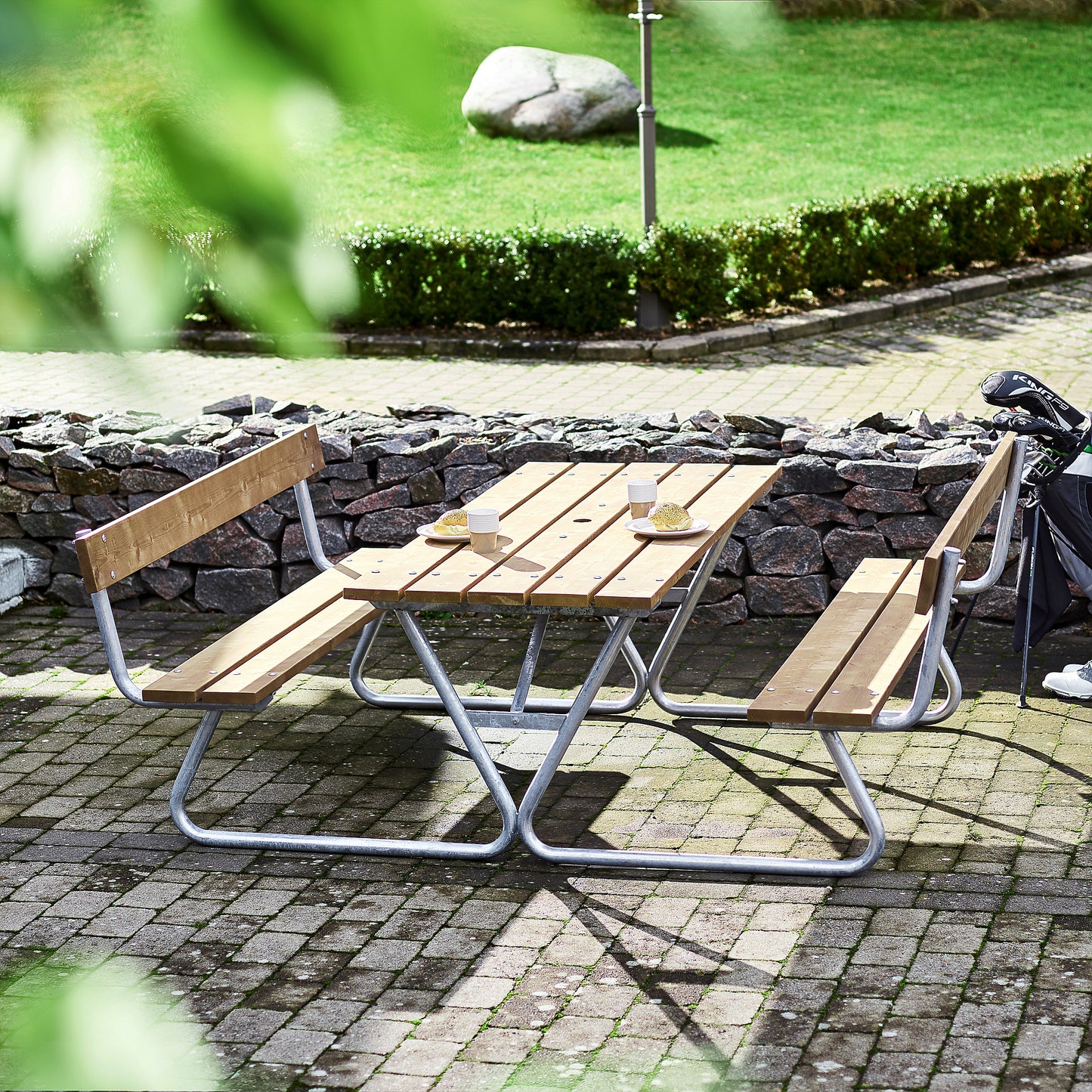 Piknikbord PICNIC PINE med ryggstøtte – 1800 mm, brun