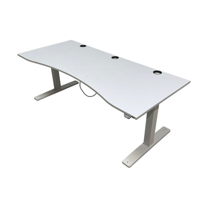 Elektrisk hev/senk skrivebord fra Kinnarps, hvit, 180x80 cm