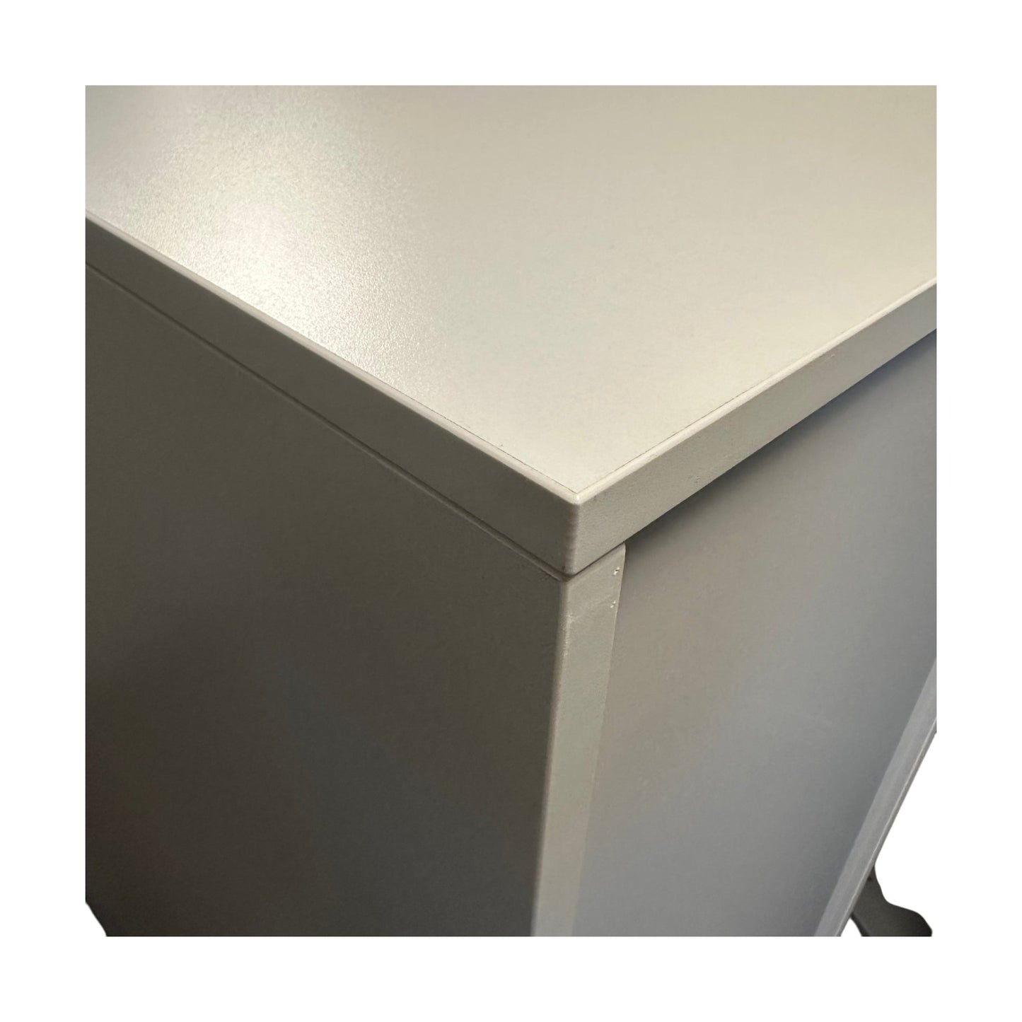 Låsbart tårnskap fra Edsbyn i lys grå - åpner venstre