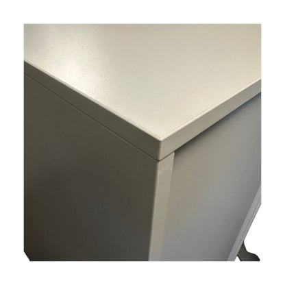 Låsbart tårnskap fra Edsbyn i lys grå - åpner venstre