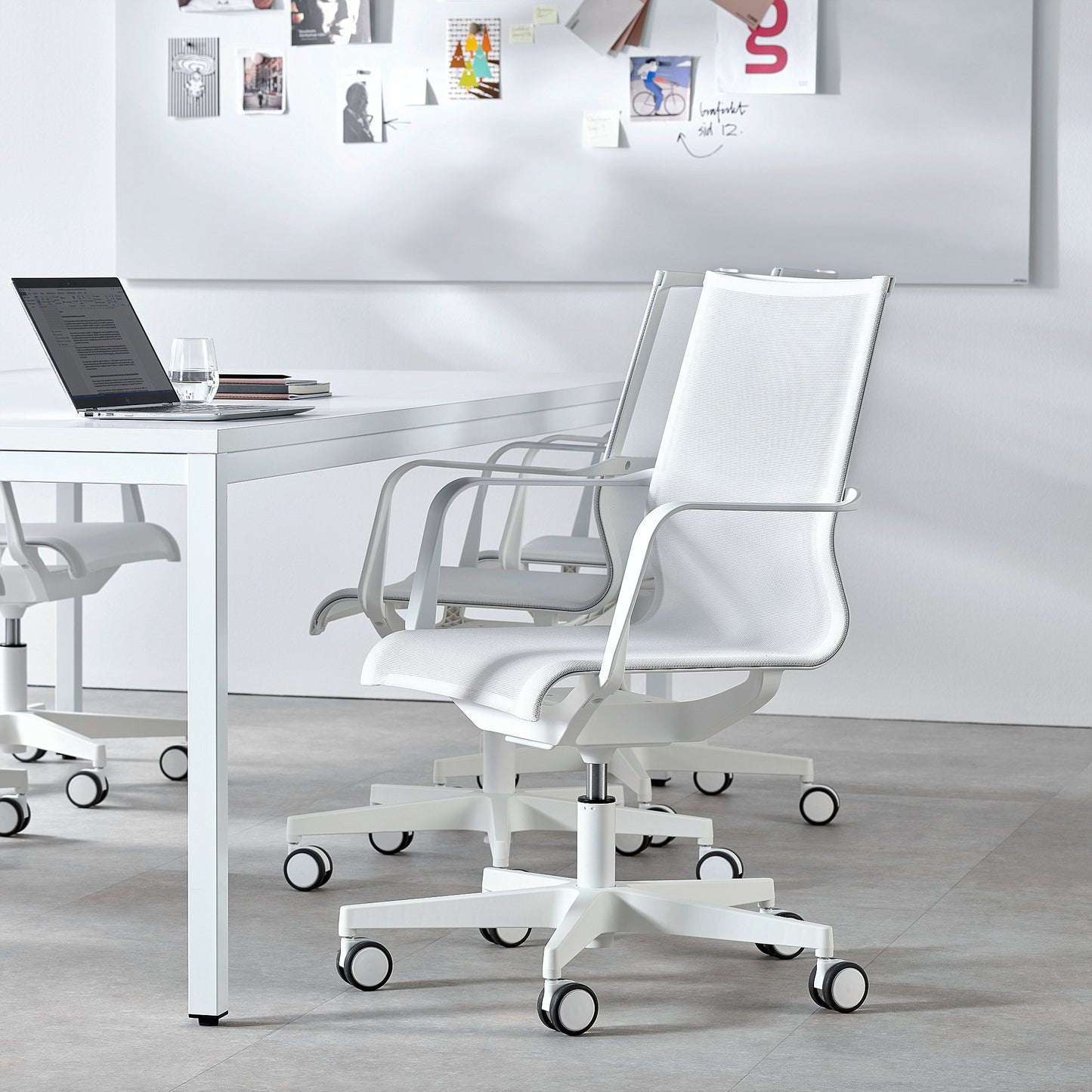 Konferansestol ENFIELD fra AJ Produkter, hvit