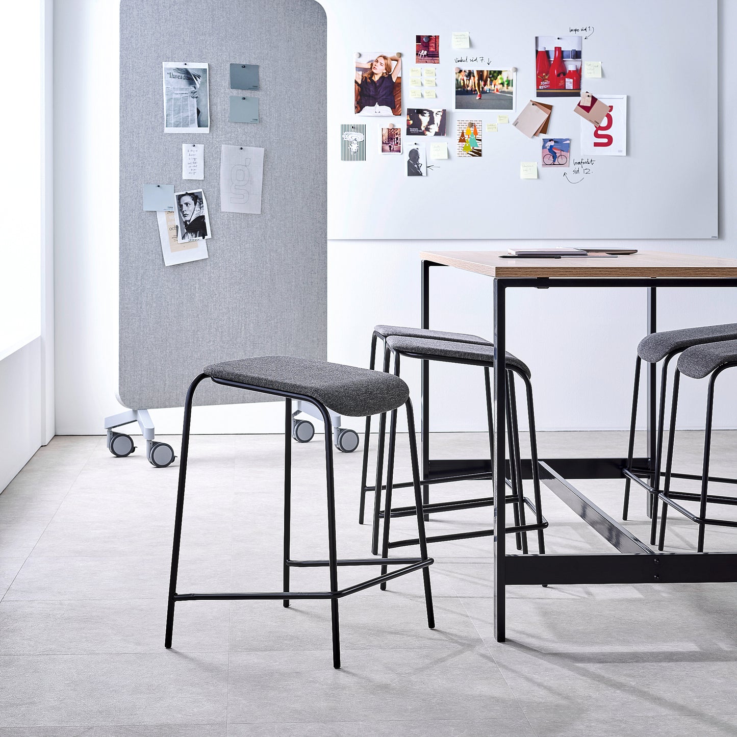Krakk ATTEND fra AJ Produkter, antrasitt