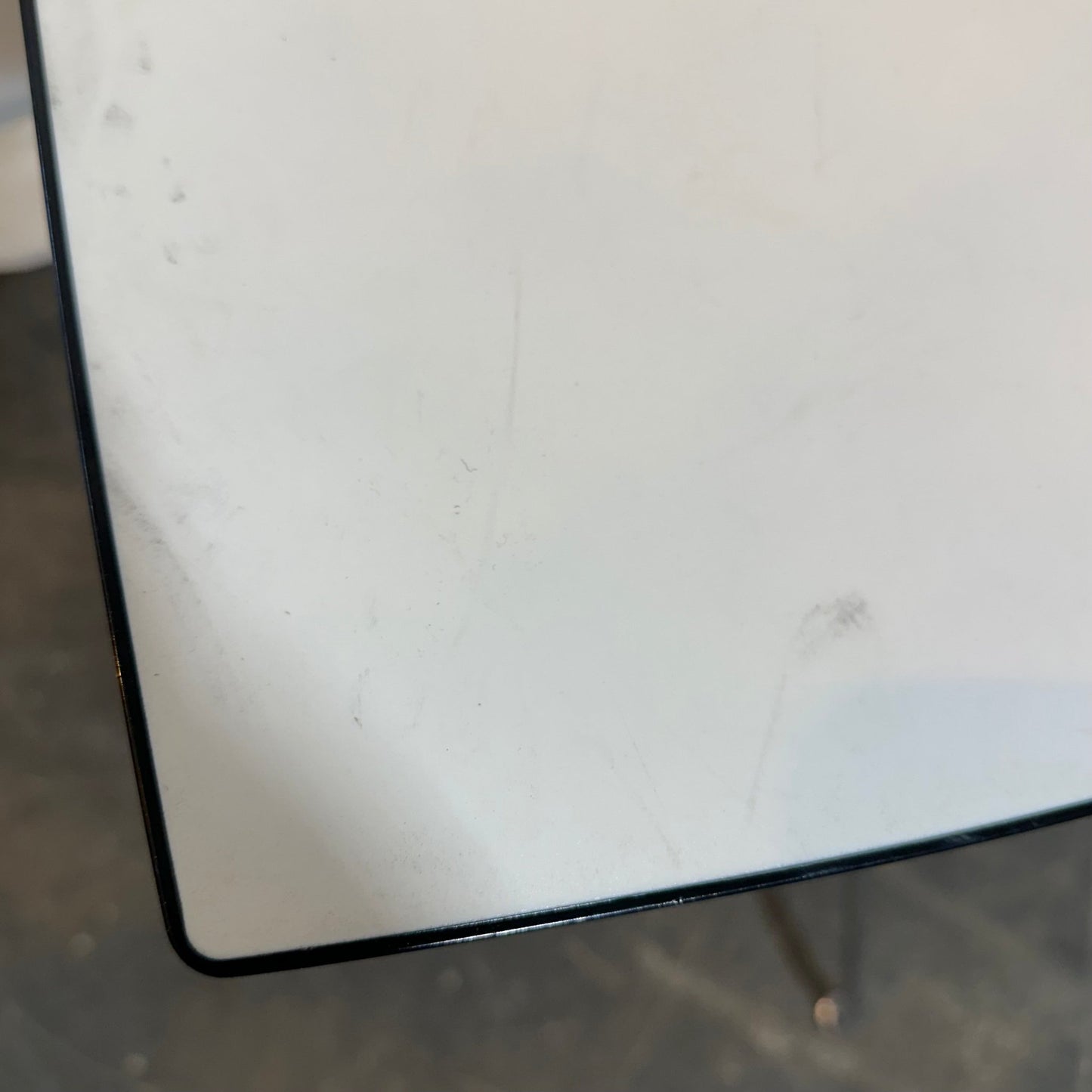 Arper Catifa 46 barstol fra Arper, sort ramme