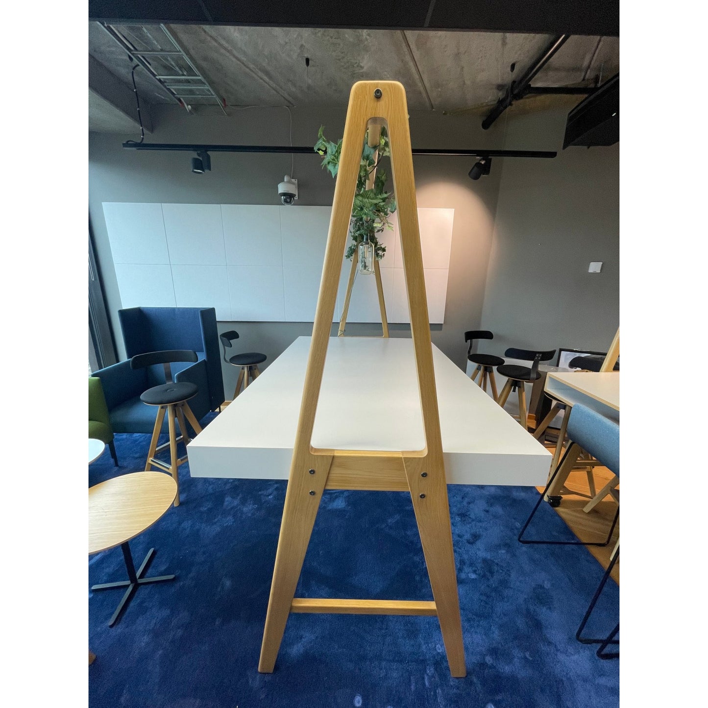 Prosjektbord fra SA møbler, hvit, 190x120 cm, 200 cm høy