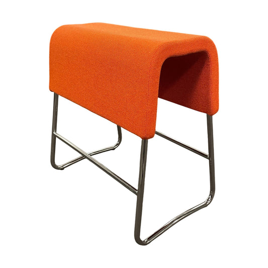 Plint barstol fra Materia, oransje