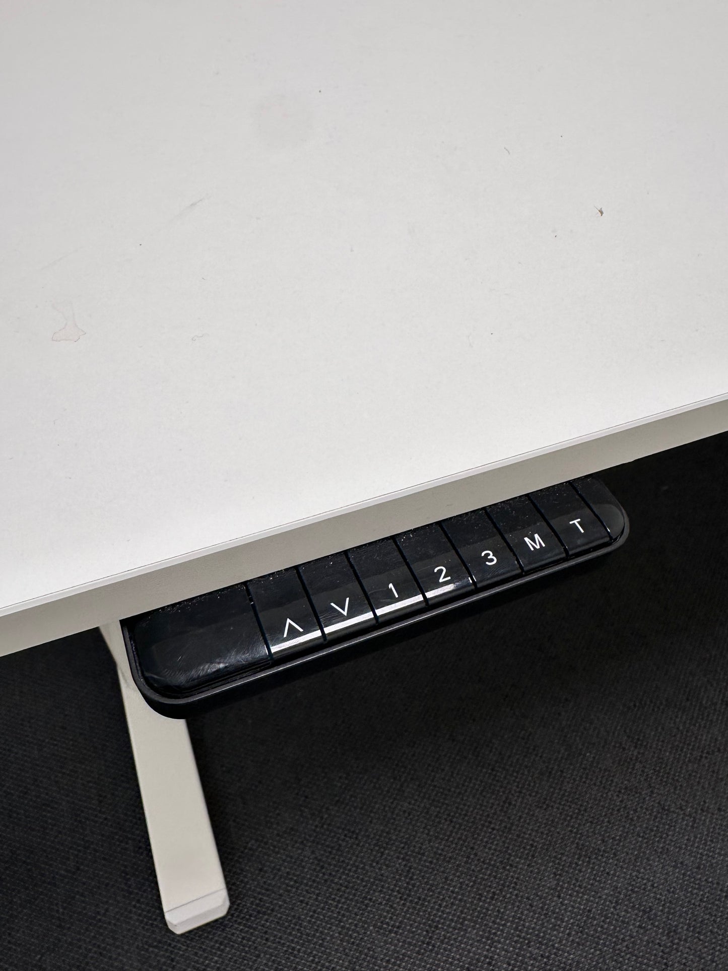 Elektrisk hev/senk skrivebord 150x75 cm, hvit laminat