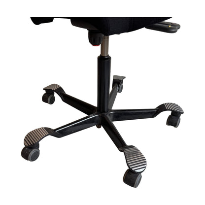 HÅG Capisco kontorstol m/nakkestøtte