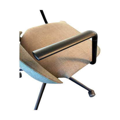 Fjell 5ER møteromsstol fra Fora Form, mørk grønn, med armlener