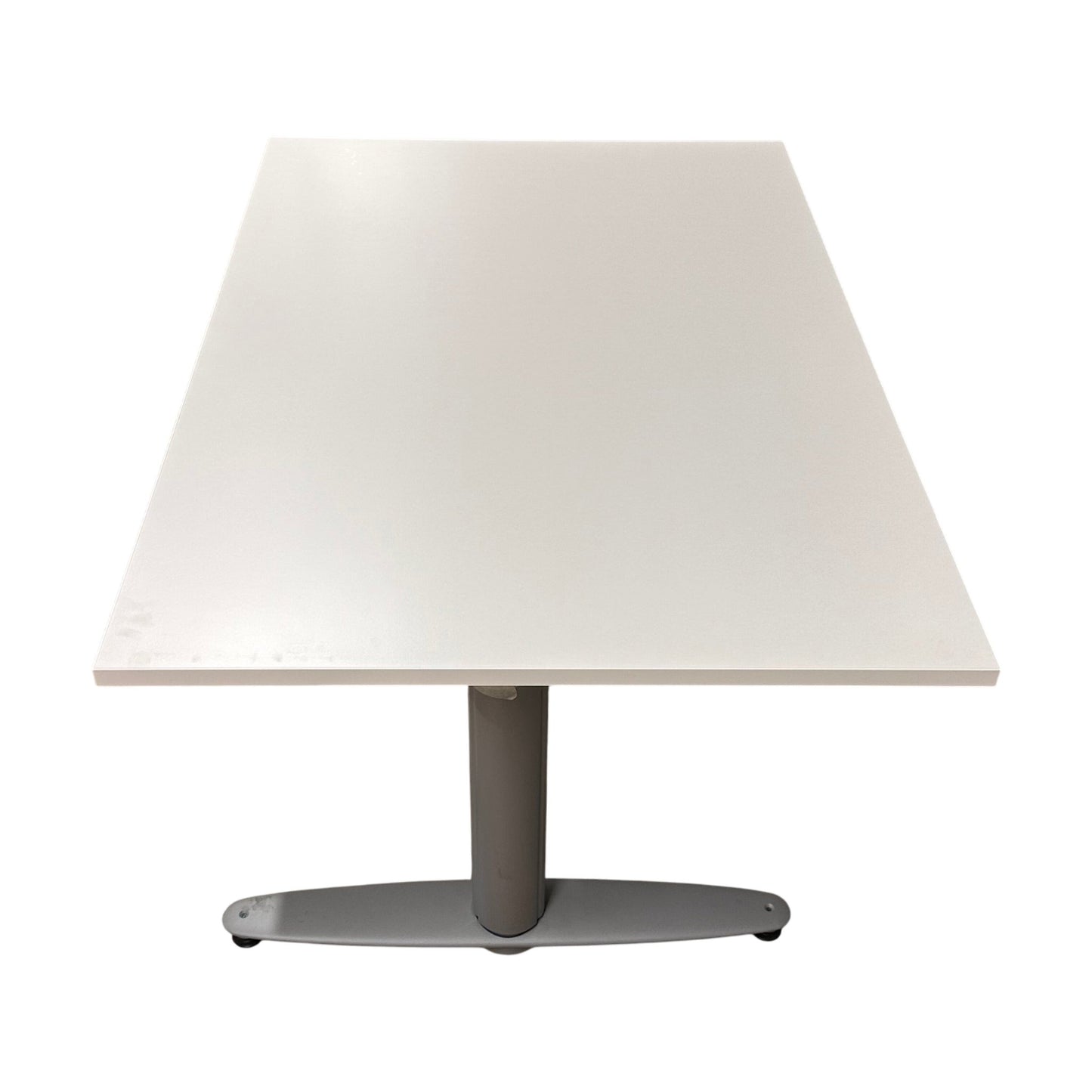 Elektrisk hev/senk skrivebord med ny bordplate fra Kinnarps, 120x80 cm