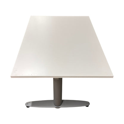 Elektrisk hev/senk skrivebord med ny bordplate fra Kinnarps, 120x80 cm