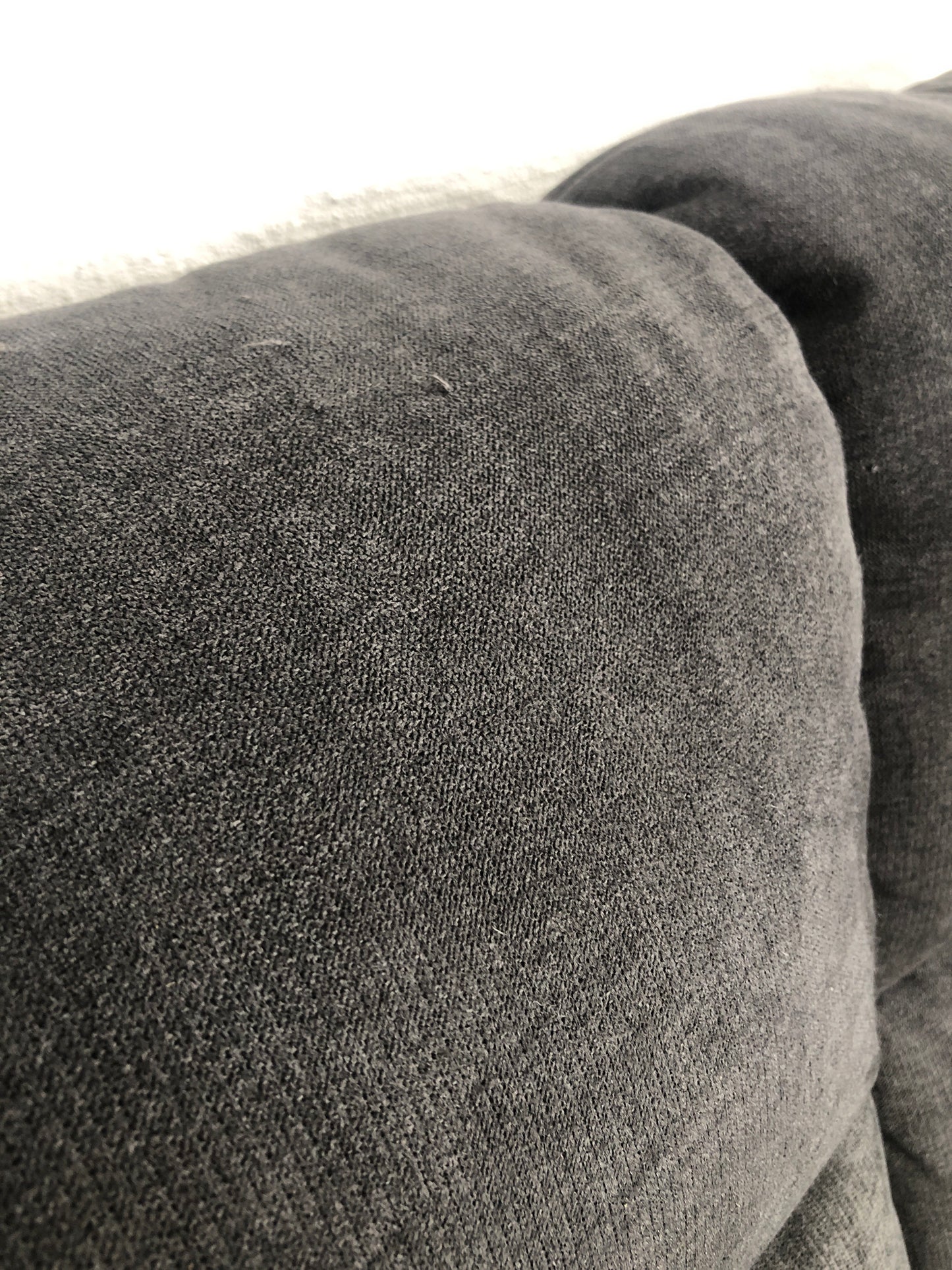 Mora 3-seter sofa fra A-Møbler i grå