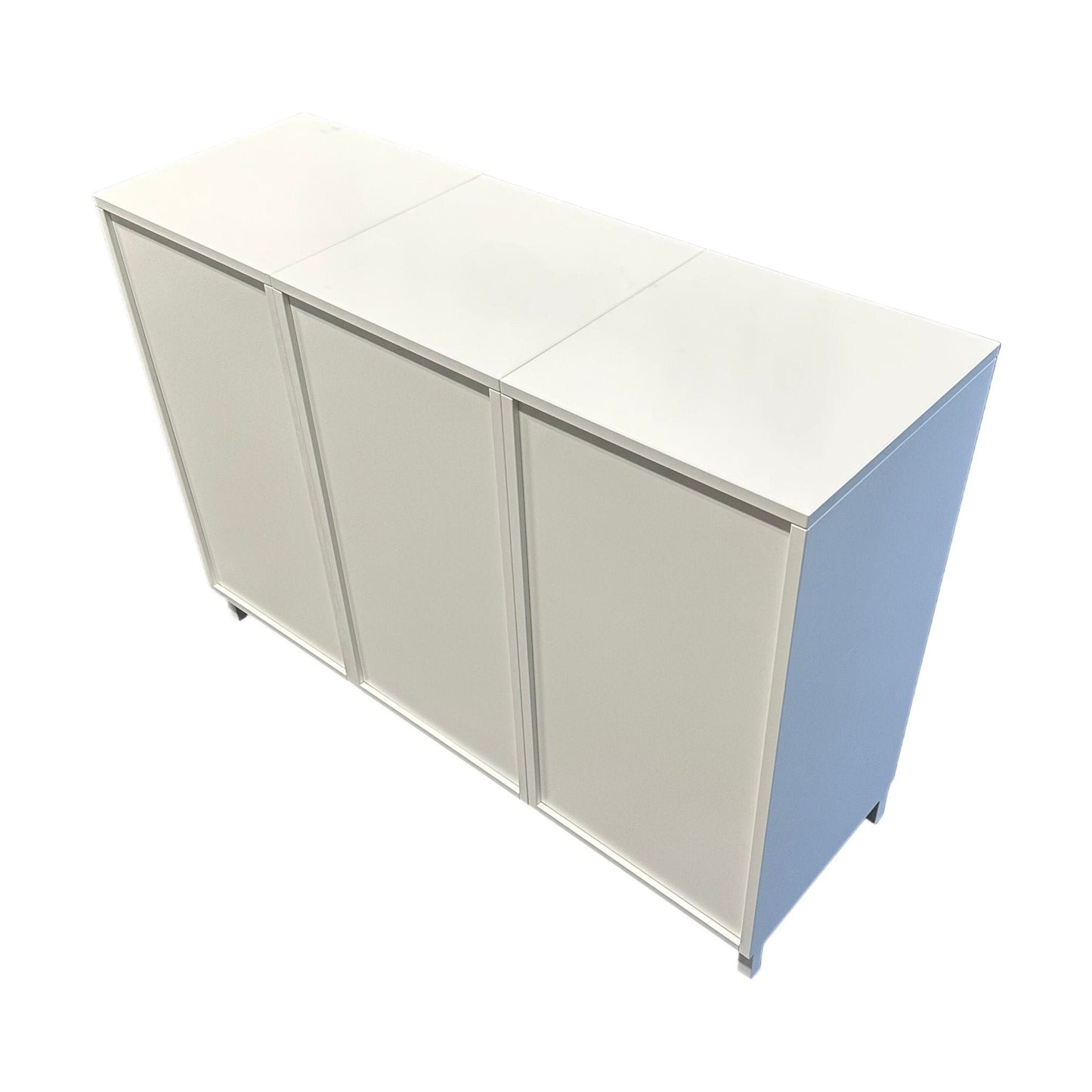 Bokhylle i hvit fra QBUS – 3 hyller, B120 cm