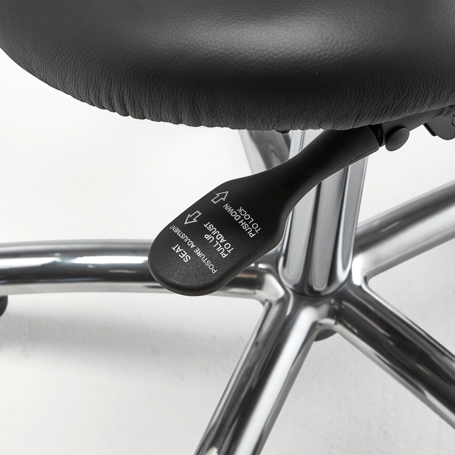 Sadelstol HARROW med todelt sete i ekte lær, H560–760 mm fra AJ Produkter