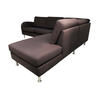 Brun hjørnesofa med åpen ende