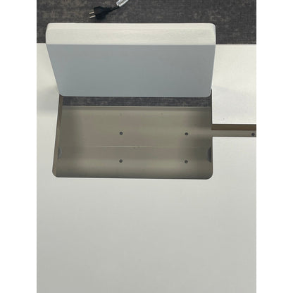 Astro elektrisk hev/senk skrivebord fra Svenheim, hvit laminat, 120x80 cm