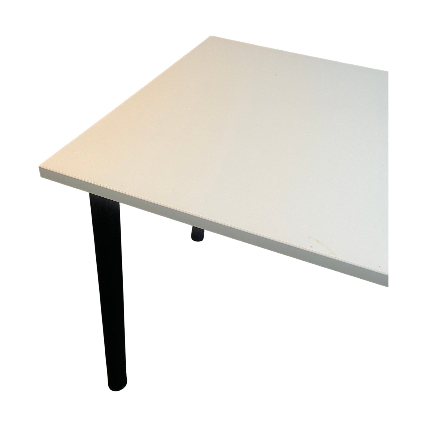 Skrivebord i hvit m/ sorte ben, 180cm