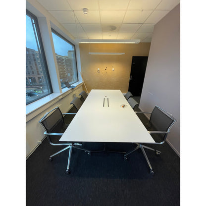 Hvitt møtebord med sort kant og krom ben, 250x110x74 cm