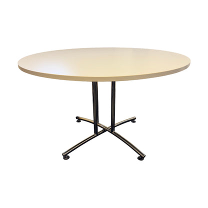 Hvitt rundt bord m/ kromben