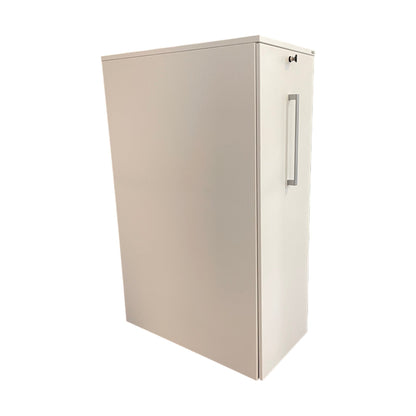 Hvit towerskap fra Kinnarps, dobbel åpning, 125x80x40 cm