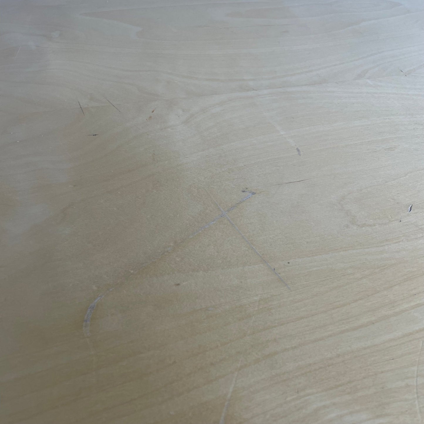 Skrivebord fra Kinnarps, el hev/senk, 180cm