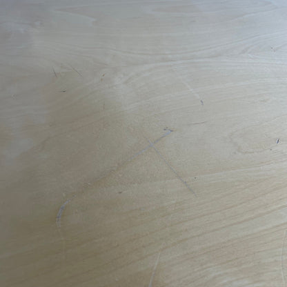 Skrivebord fra Kinnarps, el hev/senk, 180cm