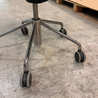 Møteromsstol fra Materia, skinn, utmerket stand