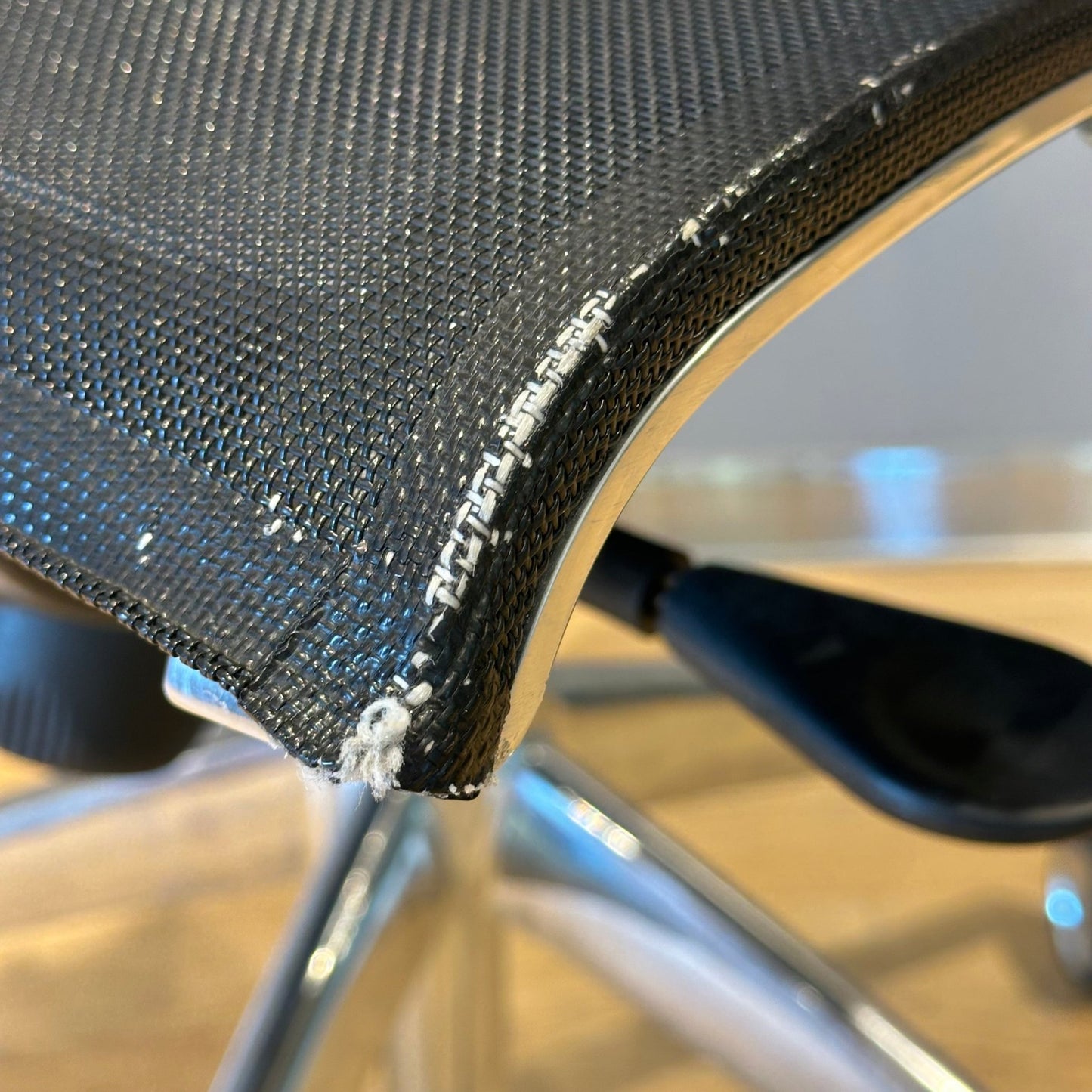 Emmegi møteromsstol i mesh