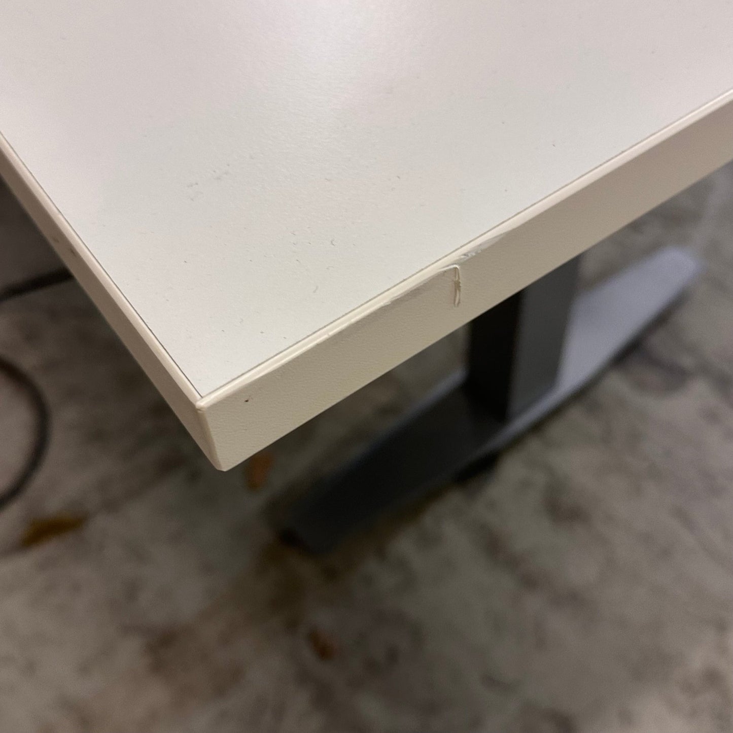 Elektrisk hev/senk skrivebord, hvit laminat, 180x80 cm