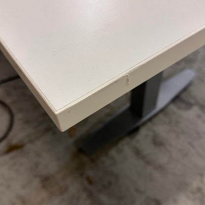 Elektrisk hev/senk skrivebord, hvit laminat, 180x80 cm