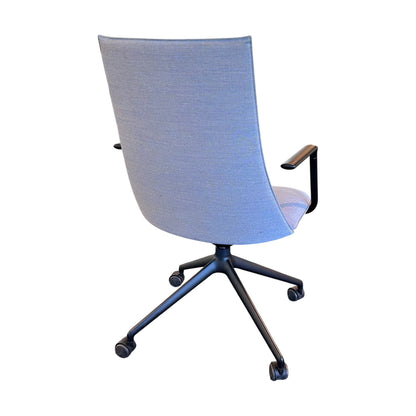 Fjell 5ER møteromsstol fra Fora Form, lys blå