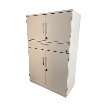 Skap fra Kinnarps, hvit, 4 dører + skuff